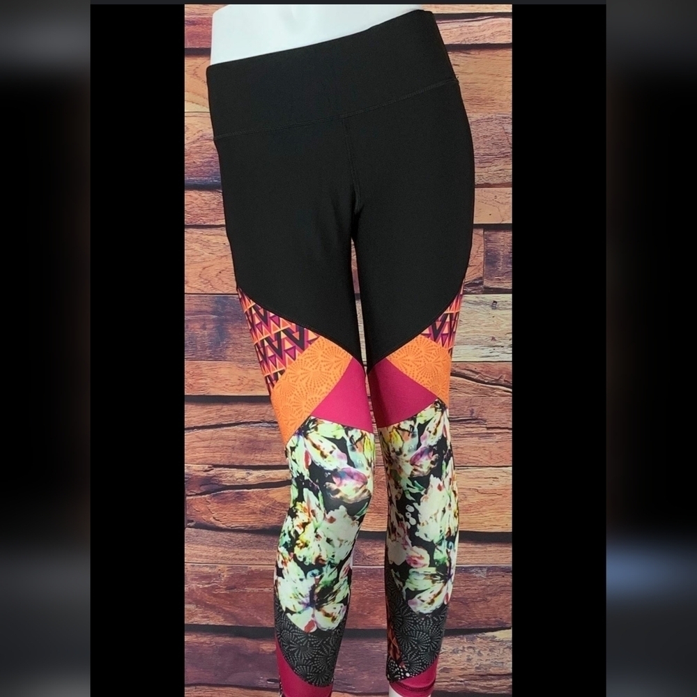 94. RBX Black Multicolor Floral Geo Pattern Cropped Athletic Leggings Size Small
